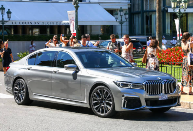 Exploring the Tech Innovations in the Latest BMW 7 Series